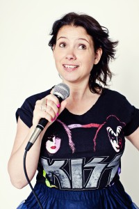 Sara Andersson, komiker. Pressbild 6. Fotograf: Anneli Nygårds.